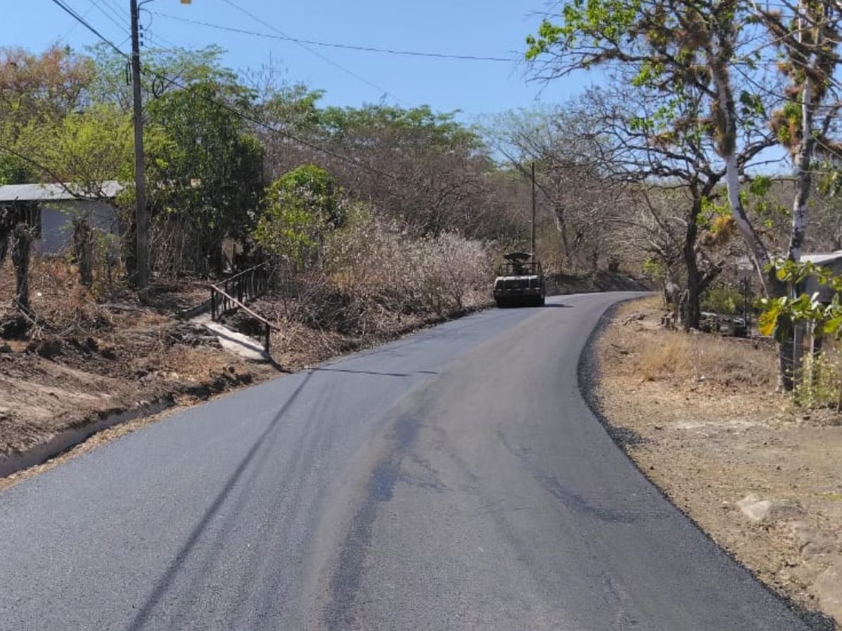 Proyecto vial permitió el asfaltado de casi cuatro kilómetros de caminos que fortalecen la movilidad, la producción y la calidad de vida de más de mil habitantes.