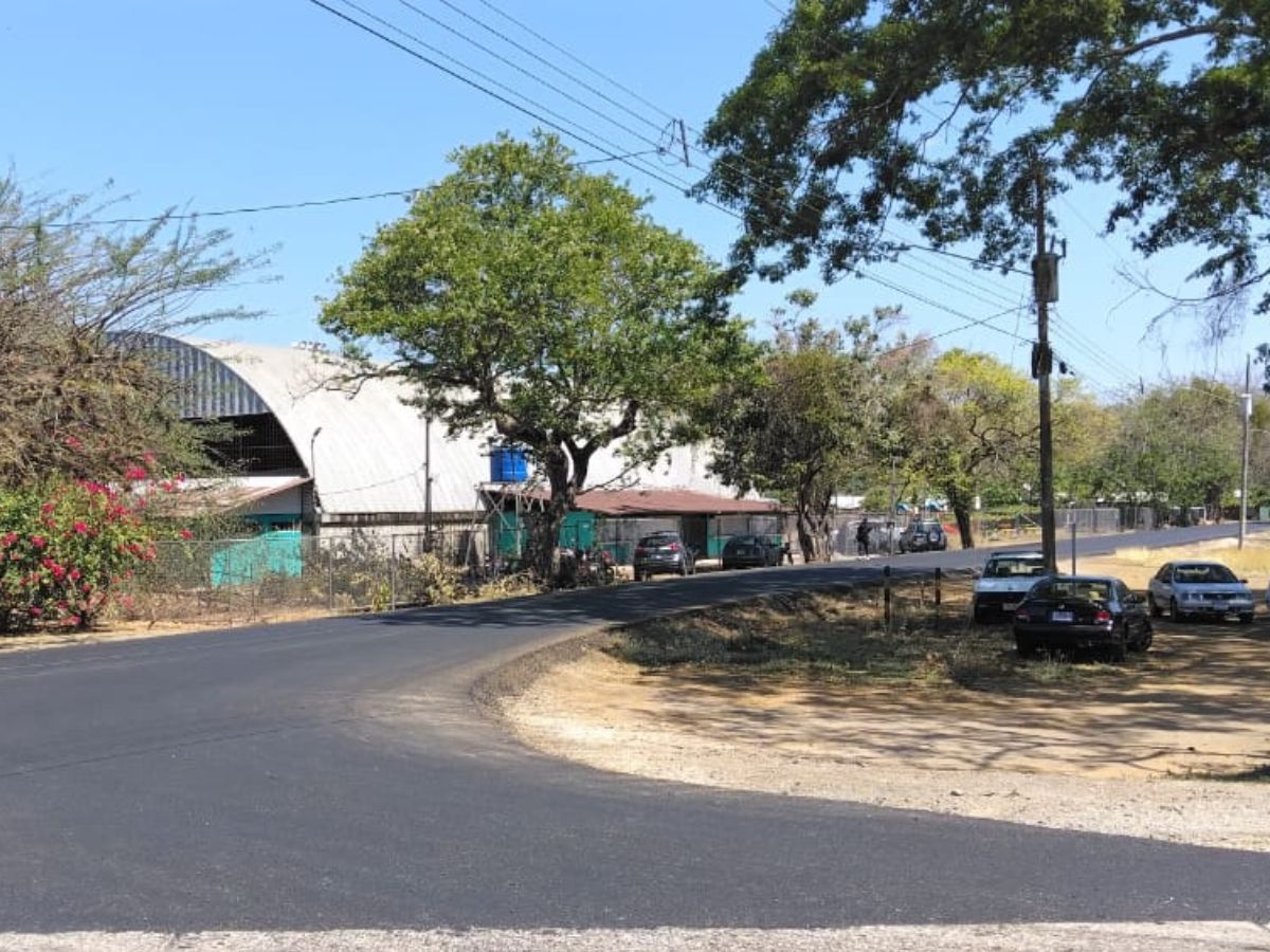 Los caminos comunican las comunidades de La Palma y Las Brisas
