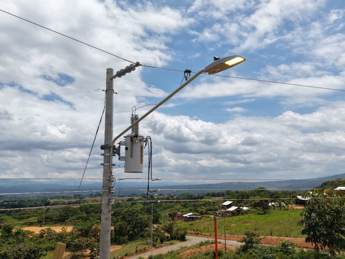 La comunidad de El Mangal cuenta por primera vez con electricidad