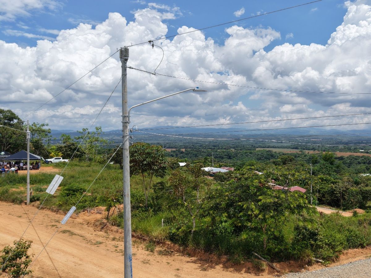 La obra integra el diseño, la construcción y la puesta en servicio de 3,5 kilómetros de red de distribución, con infraestructura primaria y secundaria