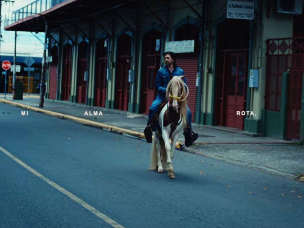El cantante colombiano Juanes lanzó a la medianoche de este viernes su nueva producción “Juanesteban” en todas sus plataformas y liberó todos los visuales grabados en Guanacaste, la Zona Norte y El Caribe Costarricense.