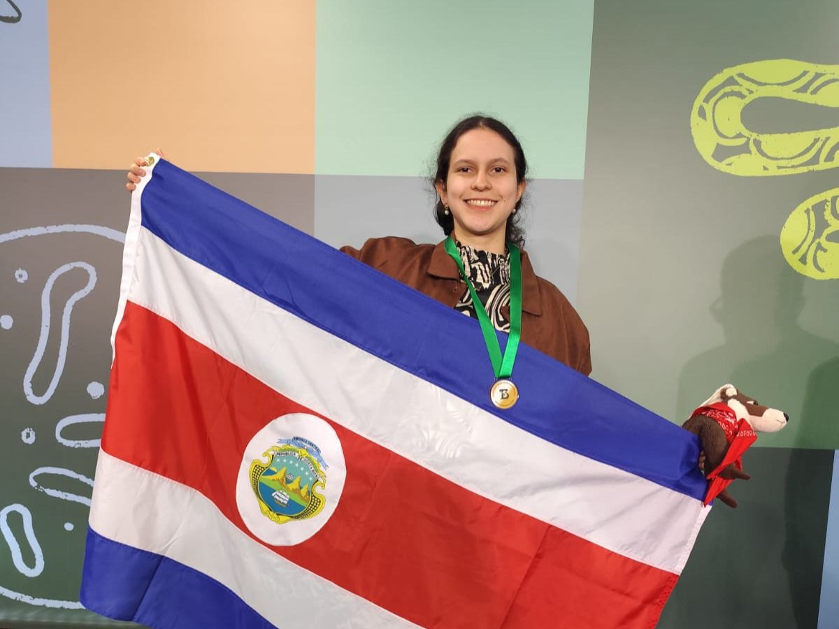 La estudiante de décimo año fue la única representante del país en una competencia que reunió a 57 jóvenes de 16 naciones. Tras alcanzar el primer lugar absoluto, ya piensa en su próximo reto: la Olimpiada Internacional de Biología.