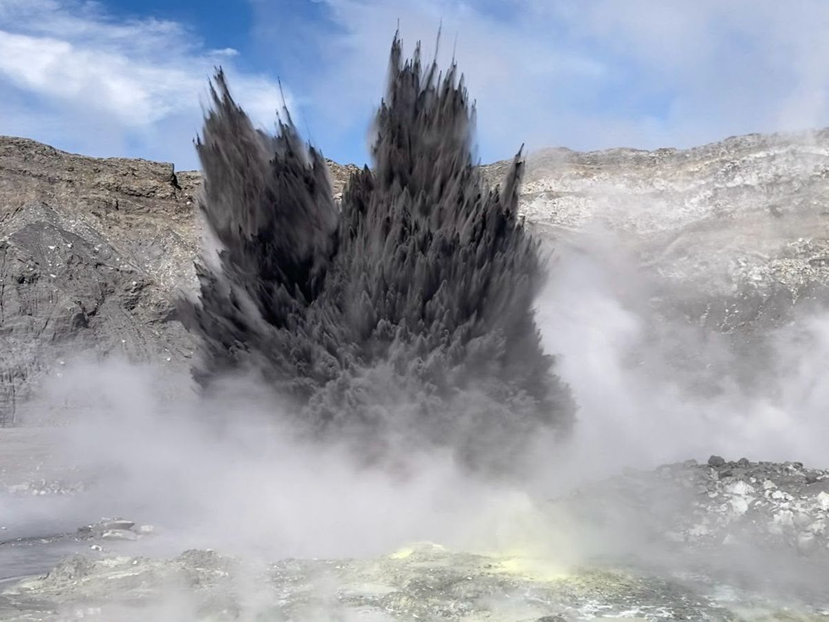 Un nuevo estudio científico del OVSICORI ayuda a comprender mejor los procesos que ocurren en el volcán Poás antes y durante una fase de erupción freática, ese tipo de erupción causada por agua y vapor, no por magma que sale directamente a la superficie