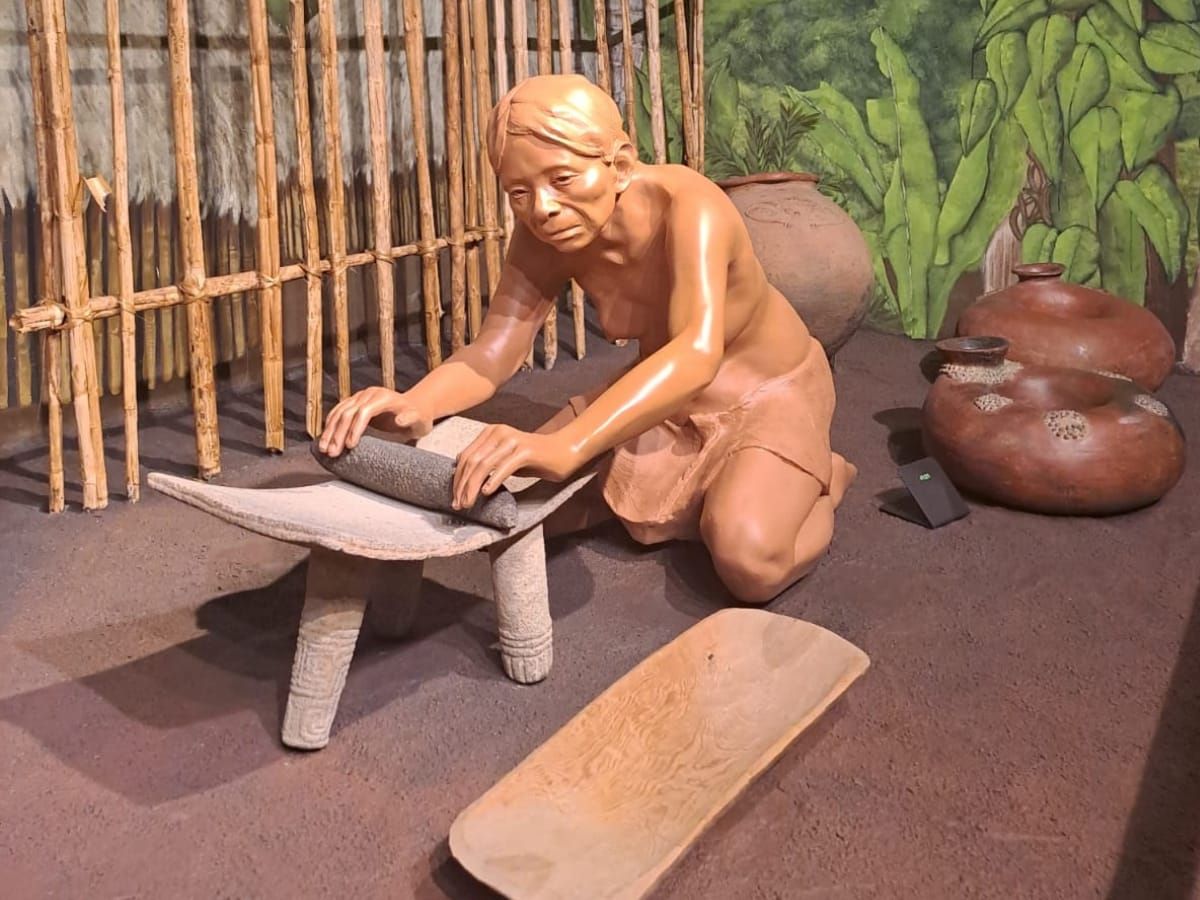 Al hablar de Nicoya como la ciudad precolombina de Costa Rica, es imposible desligarla de su papel como capital de la Nación Chorotega, una vasta región habitada por este pueblo de tradición mesoamericana que se estableció en el noroeste del actual territorio costarricense alrededor del año 1200 d.C.