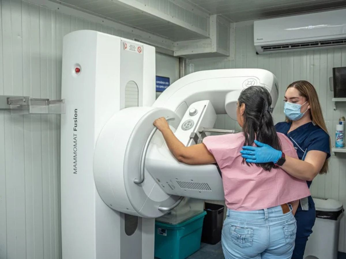 Alsalus ha permitido llevar servicios de mamografía a mujeres que enfrentan barreras geográficas y económicas para acceder a exámenes preventivos.