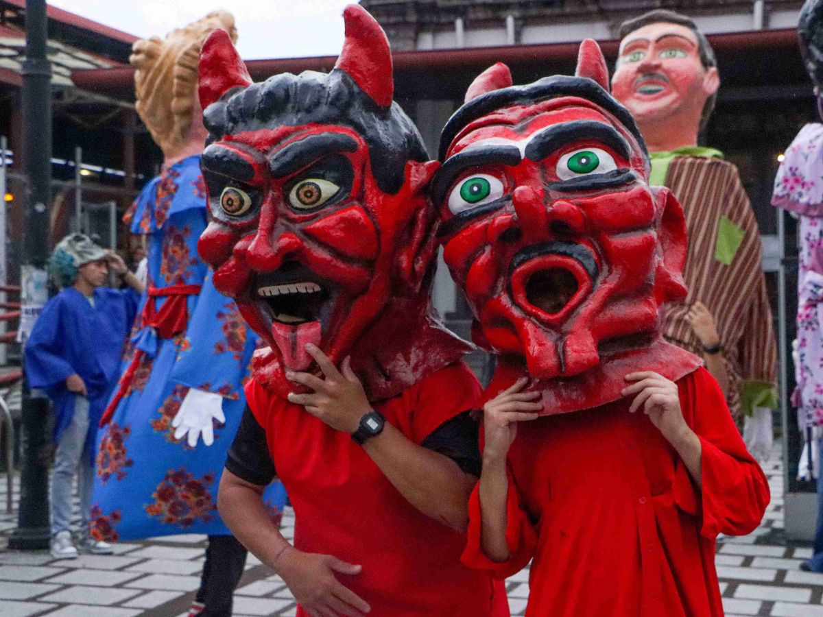 El Ministerio de Cultura y Juventud celebrará esta tradición con actividades en diferentes puntos del país. El viernes 30 de octubre, mascaradas y cimarronas recorrerán las calles de San José hasta encontrarse en el CENAC, frente al Parque España.