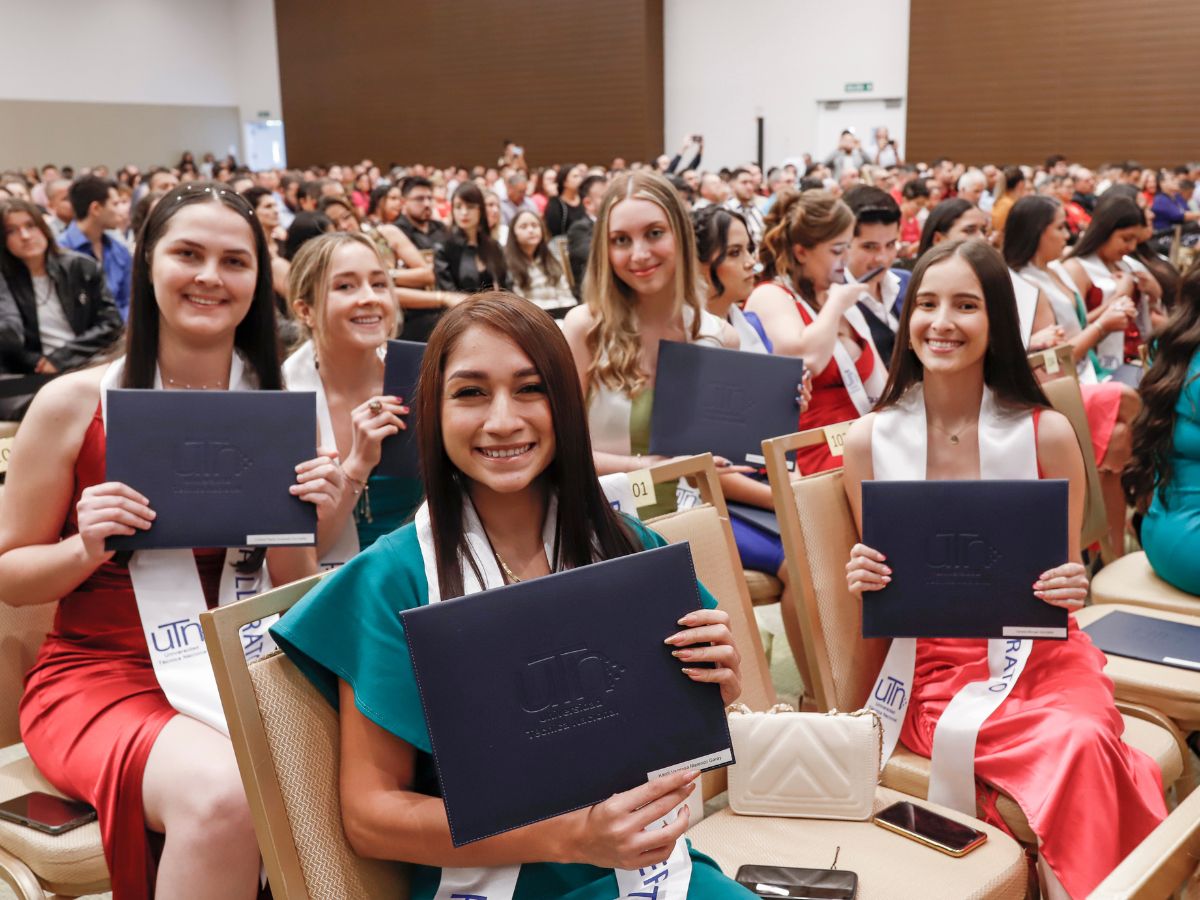 Las ceremonias de graduación que se desarrollan del 1 al 12 de junio en las sedes de la Universidad Técnica Nacional reconocen el logro académico de 886 nuevas personas profesionales