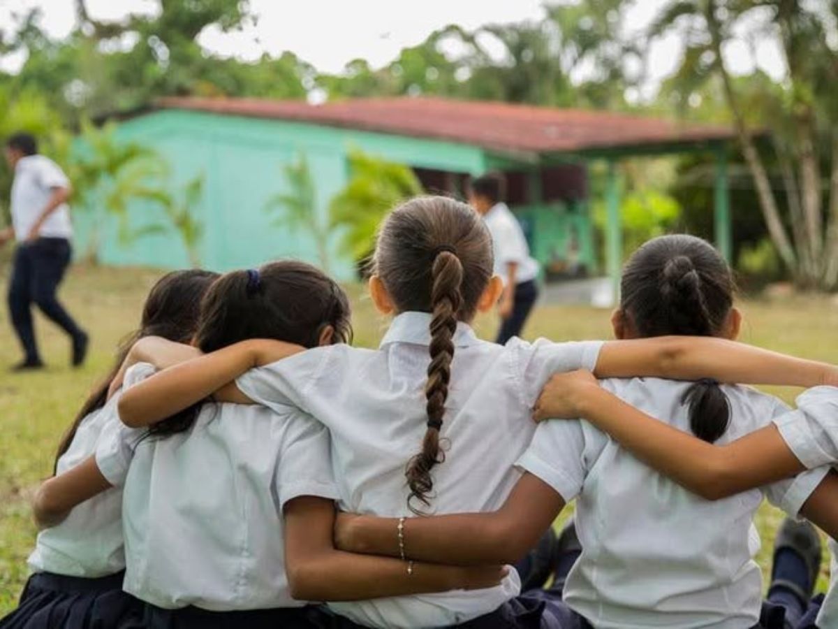 Con el firme compromiso de fortalecer la infraestructura y las herramientas educativas del cantón, el Gobierno Local de Nicoya ya hizo efectiva la transferencia de ₡217.278.876,18 a las Juntas Administrativas y Juntas Educativas de los centros educativos locales, abarcando el periodo comprendido entre enero y abril de 2026.