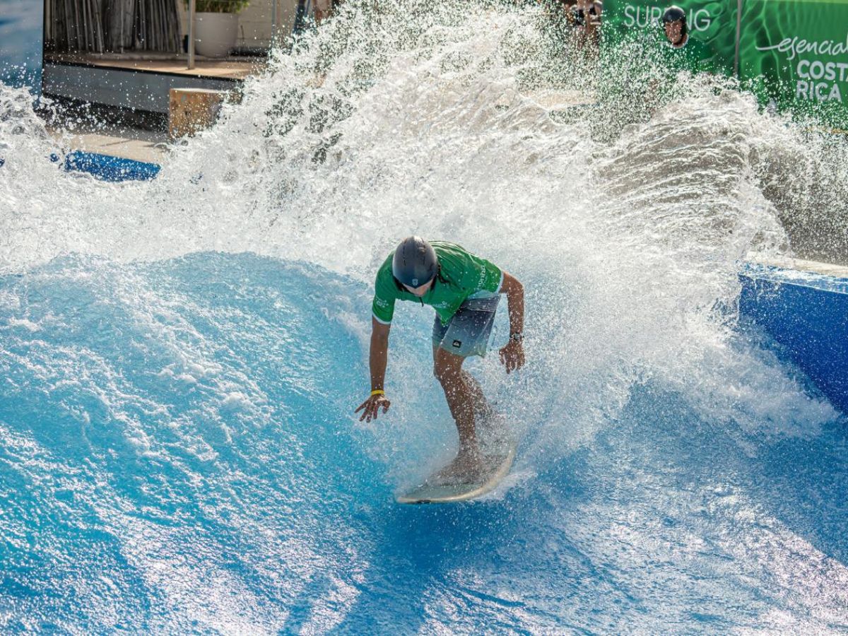 El Instituto Costarricense de Turismo activó un simulador de olas bajo el concepto “Surfeando el Pura Vida” en Madrid España.