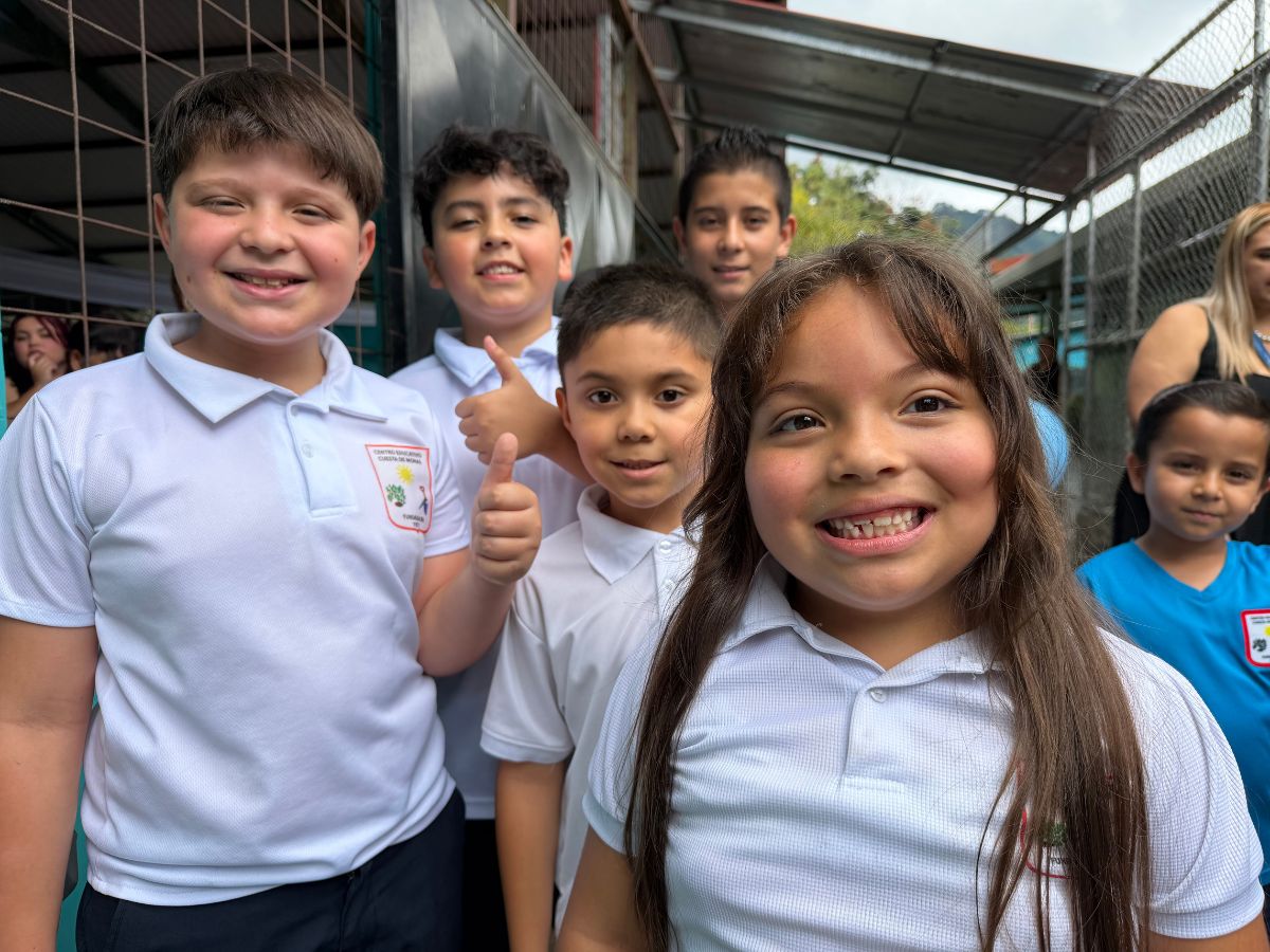 Una alianza entre el MICITT y el MEP utiliza tecnología para que estudiantes de comunidades rurales puedan recibir, por primera vez, clases de inglés.