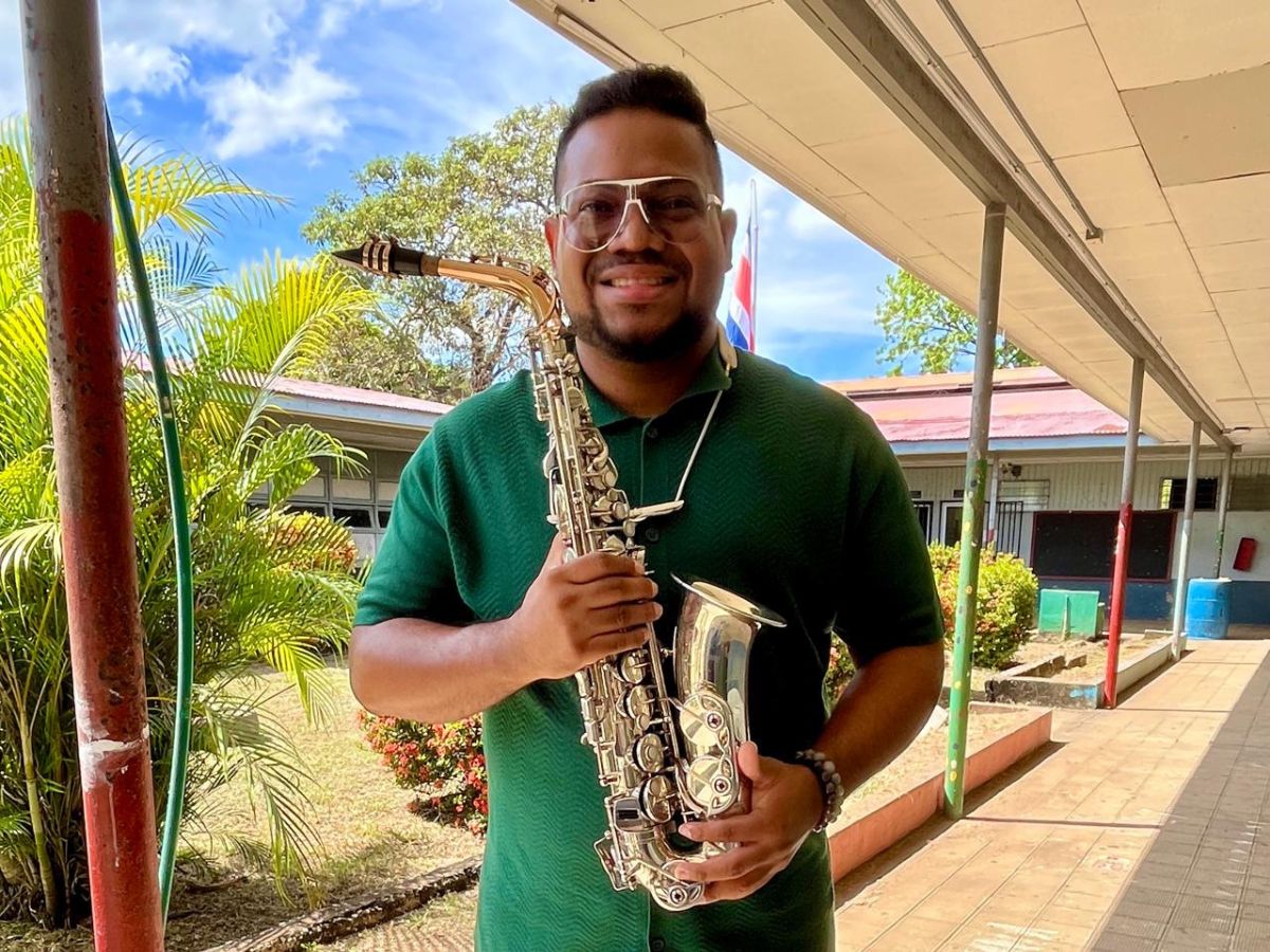 Durante esta semana, el reconocido saxofonista panameño, Miguel Arauz, integrante de la Big Band que acompaña al maestro Rubén Blades, se encuentra en Guanacaste (provincia de Costa Rica) como parte del equipo docente del Encuentro de Instrumentistas Nicoya (cantón de la citada provincia) 2026.