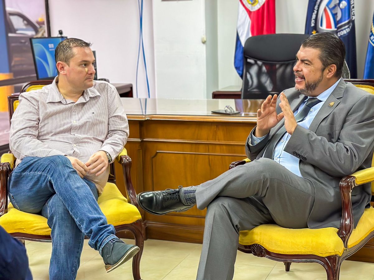 Acercamiento entre jerarcas municipalidades y el Ministerio de Seguridad Pública