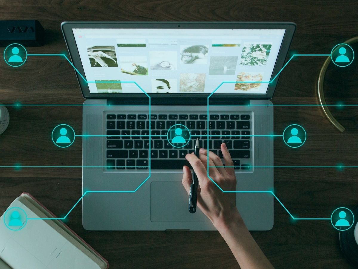 El uso de las herramientas como la Inteligencia Artificial (IA) en casi todos los aspectos de la vida cotidiana se aceleró de manera significativa en los últimos años con la popularización de Transformación Digital; es decir, el paso del tradicional mundo analógico a la gestión de procesos “on line”.