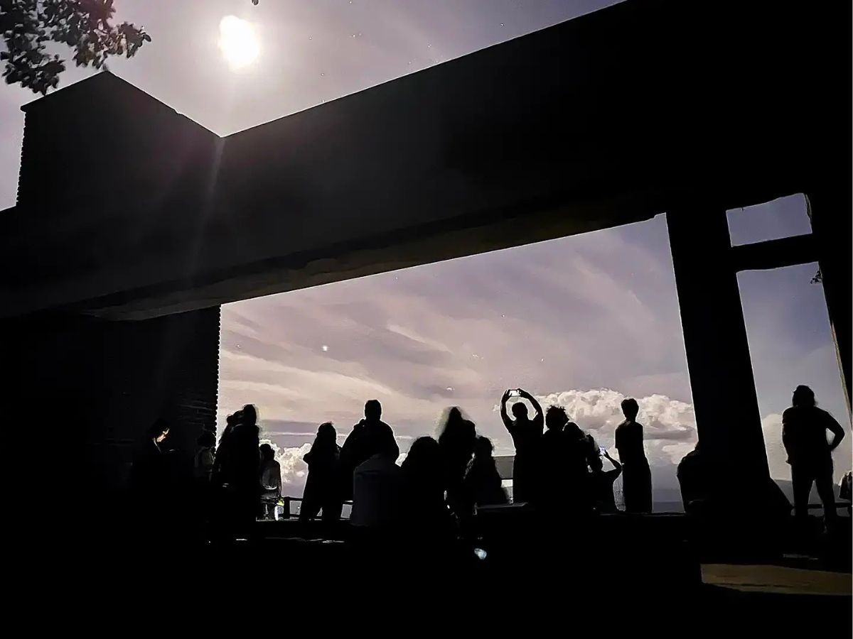 Una alianza entre la Sede y el Sinac permitió a decenas de personas hacer turismo de bienestar y astroturismo en el Parque Nacional Santa Rosa