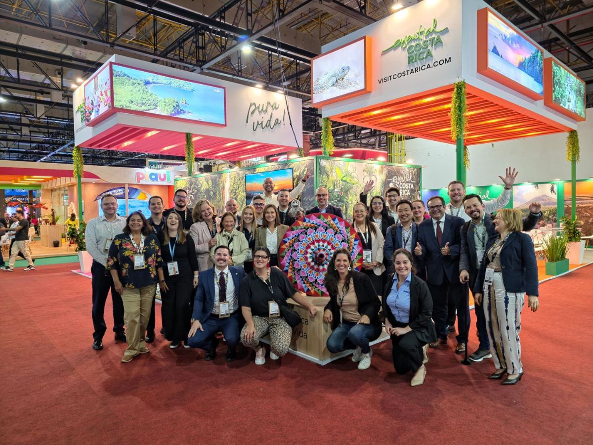La Reserva Biológica de Bosque Nuboso de Monteverde – Centro Científico Tropical y el Programa Raíces obtuvieron el oro y bronce como iniciativas de “turismo regenerativo” y “turismo indígena” en la entrega de los Premios de Turismo Responsable WTM LATAM