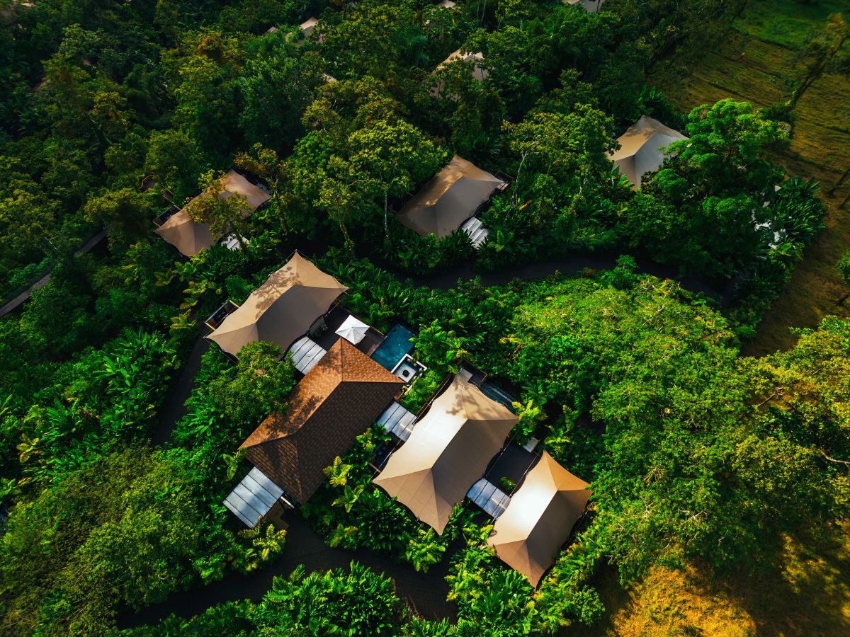 Guatuso y La Fortuna destacan por promover la conexión con la cultura y el aprendizaje de cultivos como el cacao.