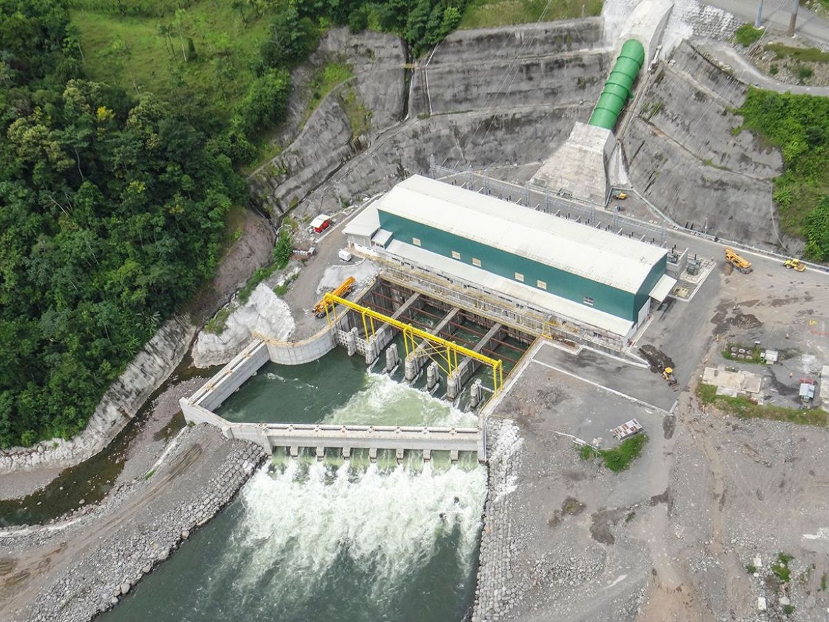 Casa de máquinas de Reventazón. es la planta eléctrica de mayor producción del parque de generación del país