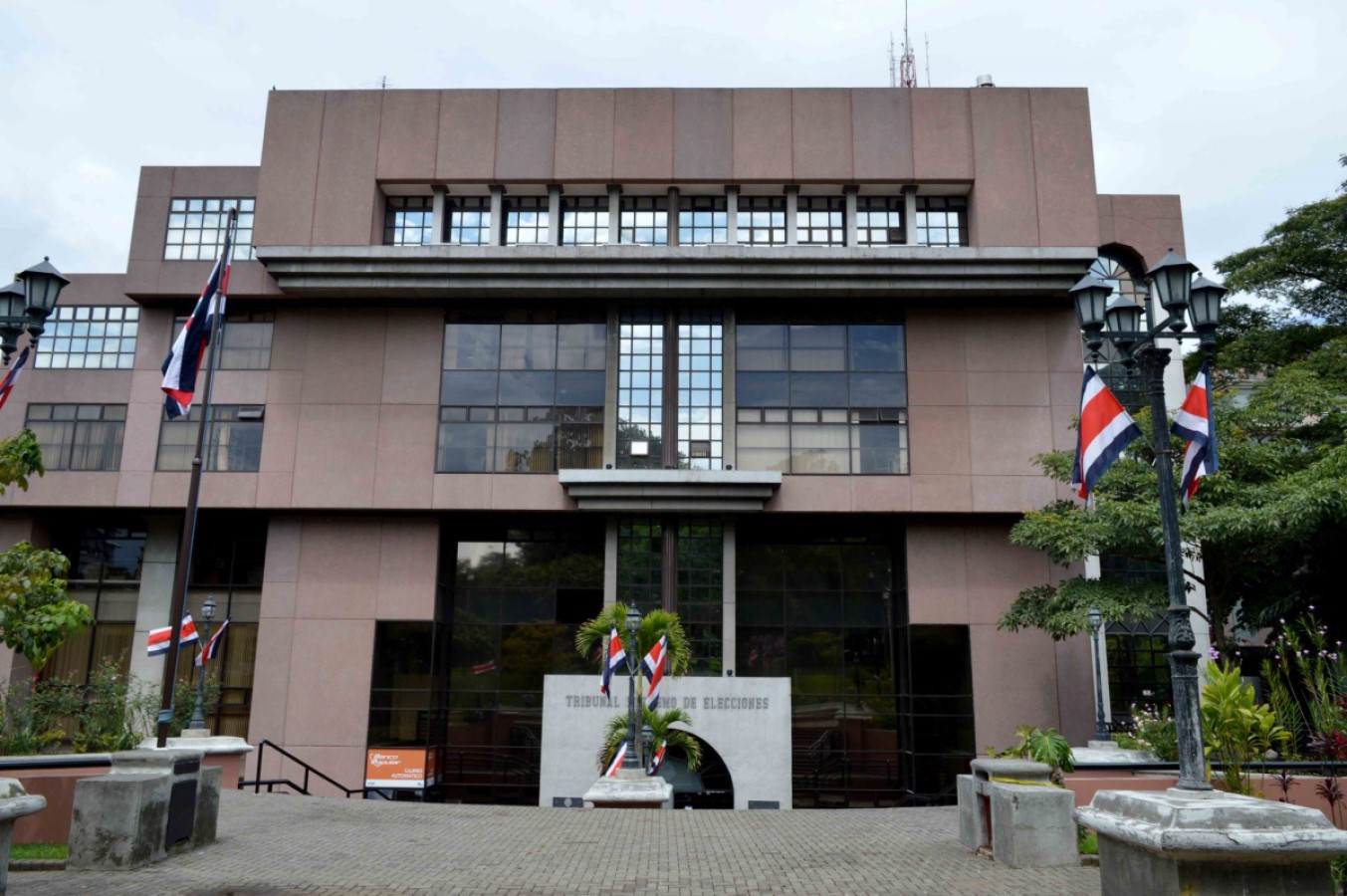 Institución permanecerá cerrada al público del 24 de diciembre de 2025 al 2 de enero de 2026 inclusive, por días feriados y vacaciones de fin de año.