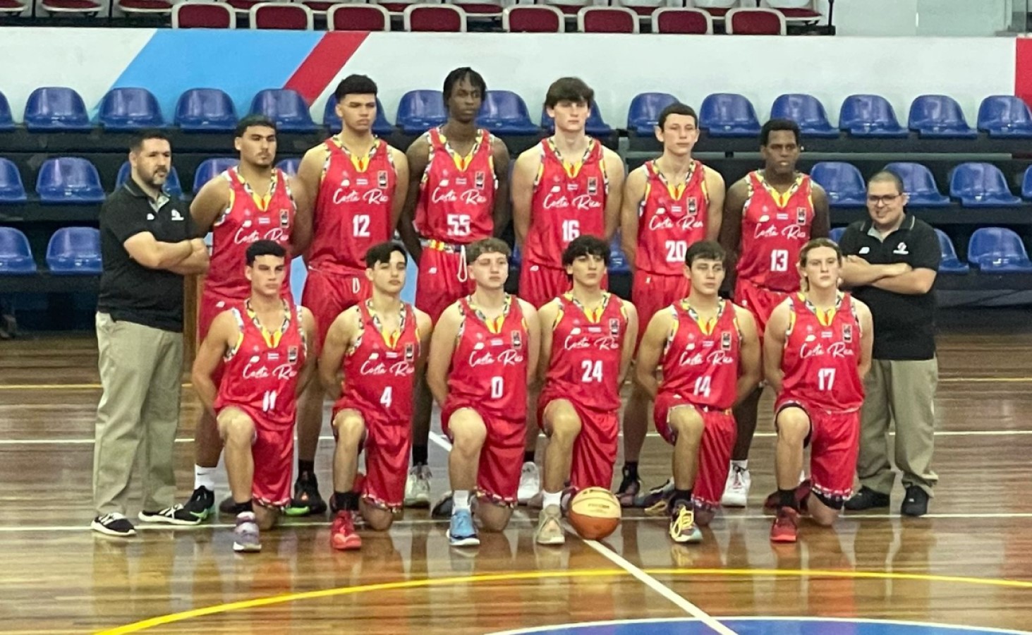 La Federación Costarricense de Baloncesto juramento a la Selección Sub17 que representara al país en el Centro Basket de esa categoría en Belice