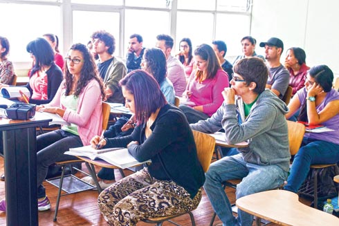 La edad continúa siendo un factor para la supervivencia en la universidad