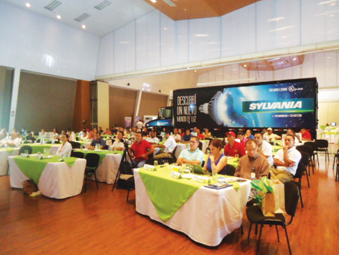 Participantes del seminario de Coopeguanacaste sobre ahorro de energía